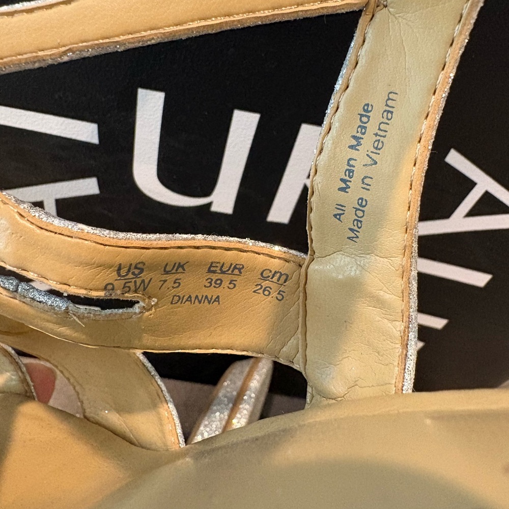 Naturalizer Dianna Silver Strappy Heels 9.5 Wide - Picture 9 of 11
